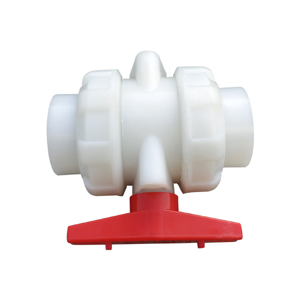 �������y